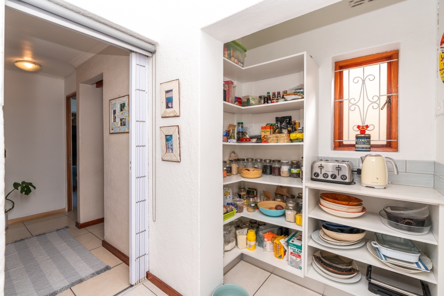 To Let 3 Bedroom Property for Rent in Pinelands Western Cape